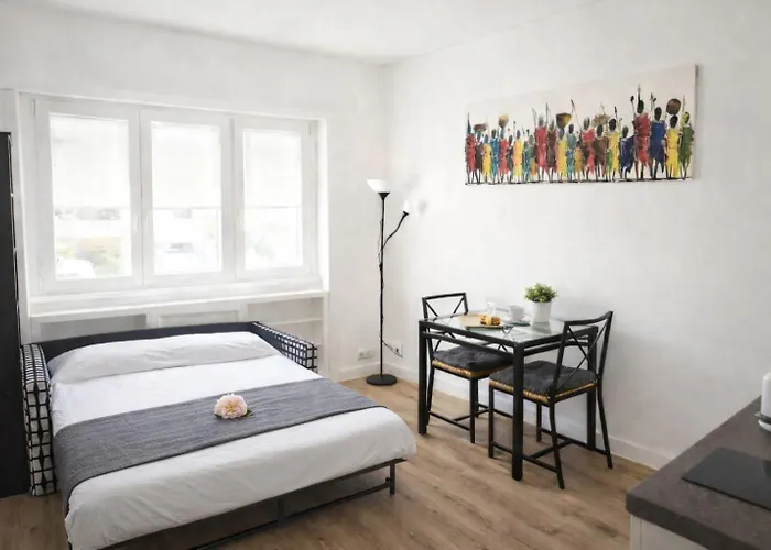 Casa Dolce Casa - Dual Modern Apartment, 1 Min From Metro, Up To 9 Guest